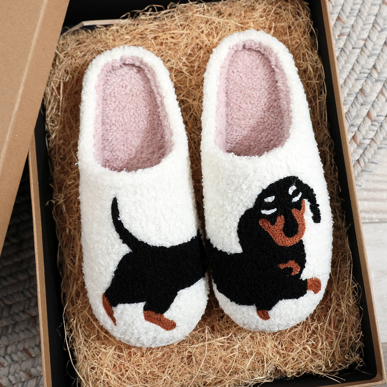 Lena - Schattige Fuzzy Teckel pantoffels met patroon